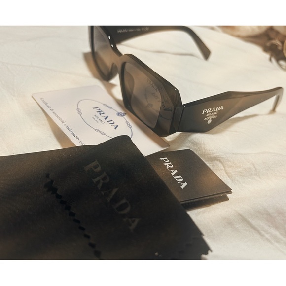 Prada SPR 17W Sunglasses | Classic Black | New Without Box | Luxury Eyewear - Picture 2 of 6